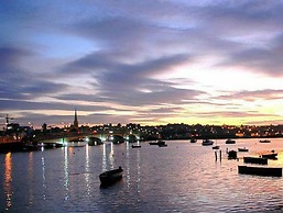 Riverbank House Hotel