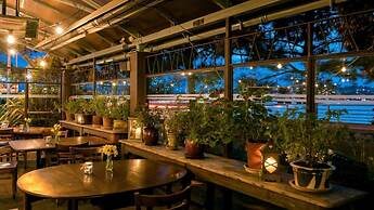 Riverbank House Hotel