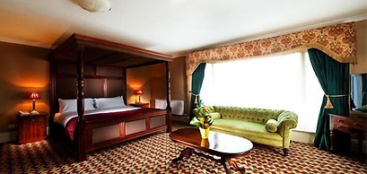 Riverbank House Hotel