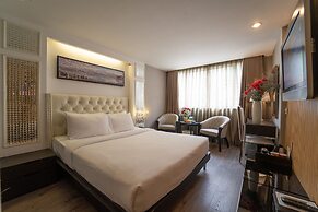 The White Hotel 8A Thai Van Lung