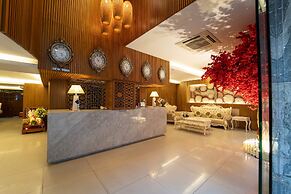 The White Hotel 8A Thai Van Lung