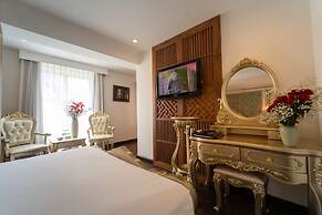 The White Hotel 8A Thai Van Lung