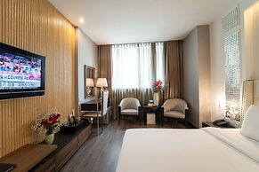 The White Hotel 8A Thai Van Lung