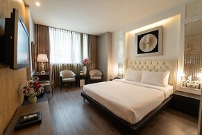 The White Hotel 8A Thai Van Lung