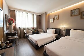 The White Hotel 8A Thai Van Lung