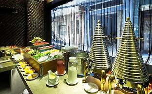 The White Hotel 8A Thai Van Lung