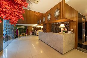 The White Hotel 8A Thai Van Lung