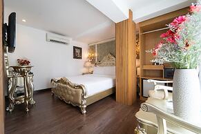 The White Hotel 8A Thai Van Lung