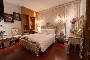 The White Hotel 8A Thai Van Lung