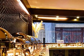 The White Hotel 8A Thai Van Lung