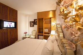 The White Hotel 8A Thai Van Lung