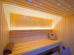 Brit Hotel Piscine & Spa - Fougères
