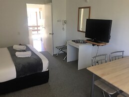 Fairway Motel and Apartments