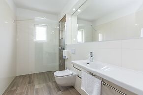 Hotel and Apartments Vila 4m