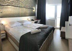 Hotel and Apartments Vila 4m