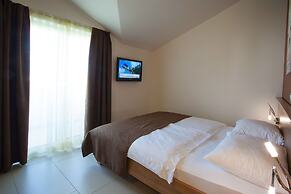 Hotel and Apartments Vila 4m