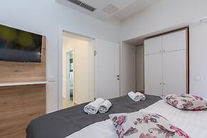 Hotel and Apartments Vila 4m