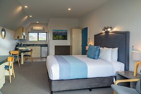 Colonial Manor Motel