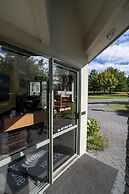 Colonial Manor Motel