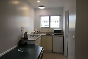 Colonial Manor Motel