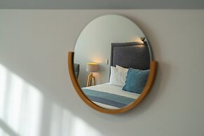 Colonial Manor Motel