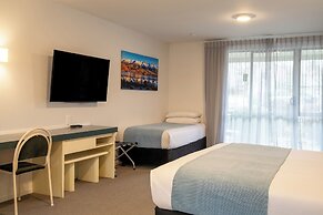 Colonial Manor Motel