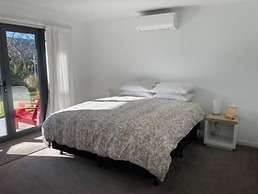 Colonial Manor Motel