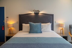 Colonial Manor Motel