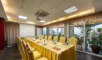 May De Ville Trendy Hotel & Spa