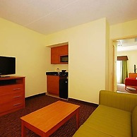 Clarion Hotel & Suites University - Shippensburg