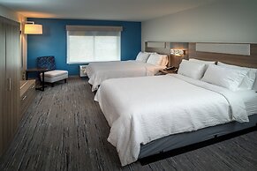 Holiday Inn Express and Suites Fairmont by IHG