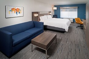 Holiday Inn Express and Suites Fairmont by IHG