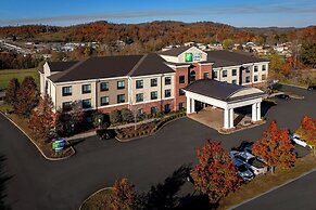 Holiday Inn Express and Suites Fairmont by IHG