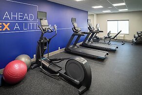 Holiday Inn Express and Suites Fairmont by IHG