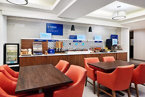 Holiday Inn Express & Suites Bridgeport by IHG