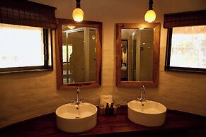 Mopane Bush Lodge
