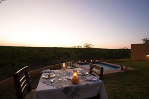 Mopane Bush Lodge