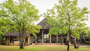 Mopane Bush Lodge