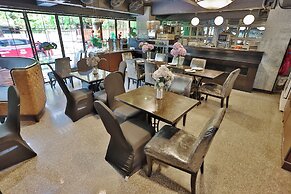 Diamond City Hotel
