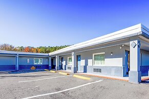 Whispering Pines by Hotel O Whitestone VA