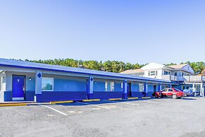 Whispering Pines by Hotel O Whitestone VA