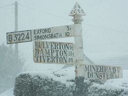 Exmoor House - Guest House