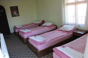 Valleypark Hotel - Hostel