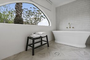 Seahorse Inn Hotel & Villas