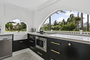 Seahorse Inn Hotel & Villas