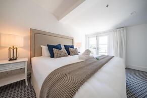 Seahorse Inn Hotel & Villas