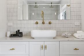 Seahorse Inn Hotel & Villas