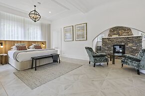 Seahorse Inn Hotel & Villas