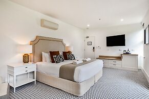 Seahorse Inn Hotel & Villas