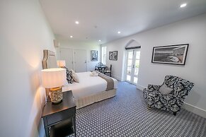 Seahorse Inn Hotel & Villas